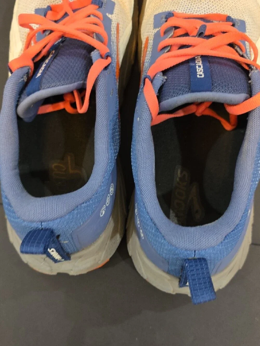Brooks Cascadia 17 Men's Trail Sneakers in Blue, Orange & Cream Size 12